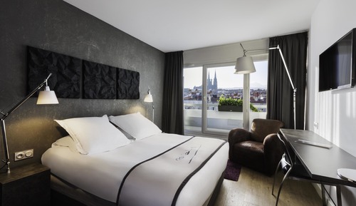 Superior Room, 1 Queen Bed, Balcony, Mountain View (Vue sur Puy de Dôme & la Cathédrale)