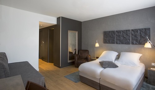 Superior Room, Multiple Beds, Balcony, Mountain View (Vue sur Puy de Dôme & la Cathédrale)