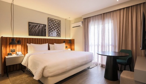 Deluxe Room, 1 King Bed