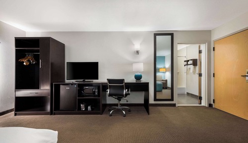 Suite, 1 Bedroom, Non Smoking (1 King Bed)