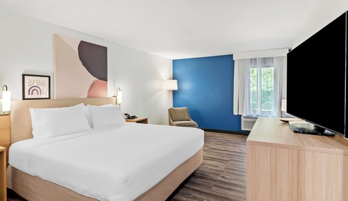 Room, 1 King Bed, Accessible (Mobility & Hearing, Roll-in Shower)
