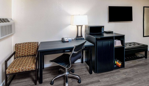 Upgraded, Standard Room, 1 Queen Bed