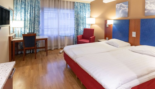 Standard Room, 1 Queen Bed (Plus)