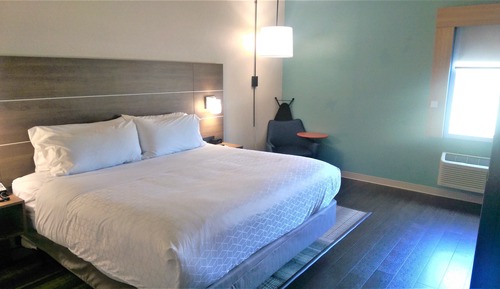 Standard Room, 1 King Bed, Accessible (Accessible Tub)
