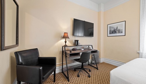 Standard Room, 1 Queen Bed (Comfy)