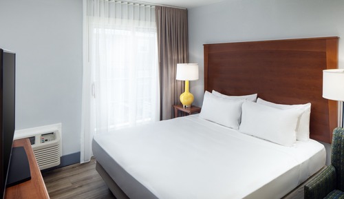 Standard Room, 1 King Bed, Balcony