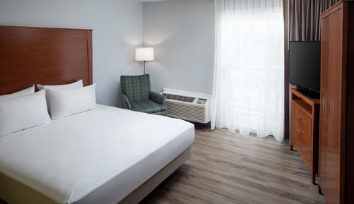 Standard Room, 1 King Bed, Accessible, Balcony