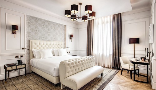 Penthouse Jacuzzi Suite