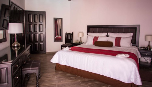 Standard Room, 1 King Bed, Non Smoking (Presidential)
