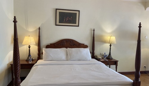 Room, 1 King Bed, Garden View (Colonial)