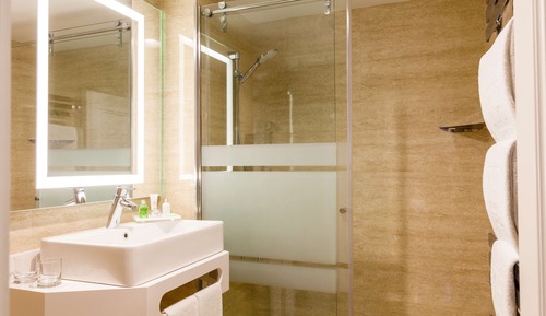 Junior Suite (Extra Bed 2 adults + 1 child)