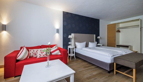 Deluxe Studio Suite, 1 King Bed, City View
