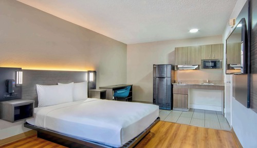 Standard Room, 1 Queen Bed, Non Smoking