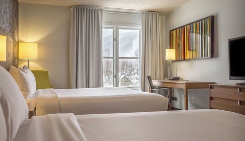 Comfort Room, 2 Queen Beds, Mountain View