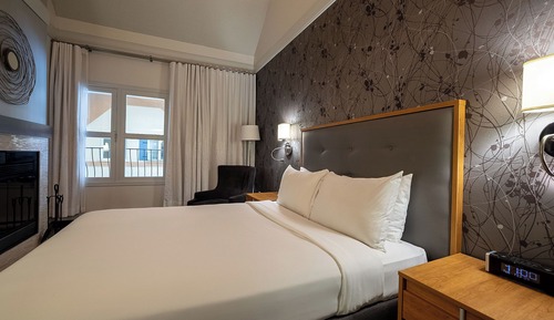 Junior Suite, 2 Queen Beds, Fireplace