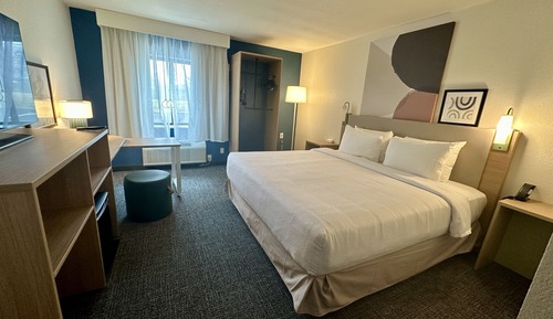 Room, 1 King Bed, Accessible (Mobility & Hearing, Roll-in Shower)
