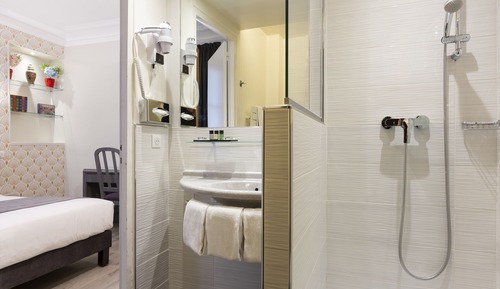 Triple Room, Non Smoking, Private Bathroom