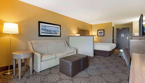 Suite, 1 King Bed with Sofa bed, Non Smoking, River View (with Sofabed)