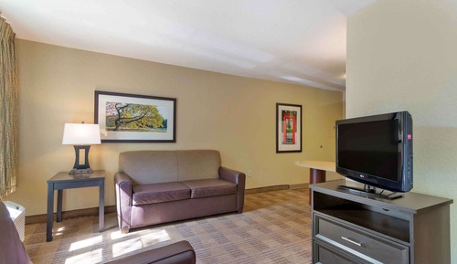 Deluxe Studio, 1 King Bed with Sofa bed, Non Smoking