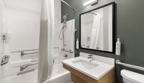 Room, 2 Queen Beds, Accessible Bathtub (Mobility & Hearing)