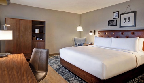 Room, 1 King Bed (Mobility/Hearing Accessible, Tub)