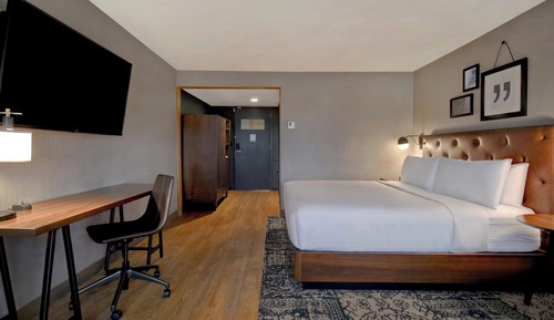 Deluxe Room, 1 King Bed with Sofa bed, Non Smoking