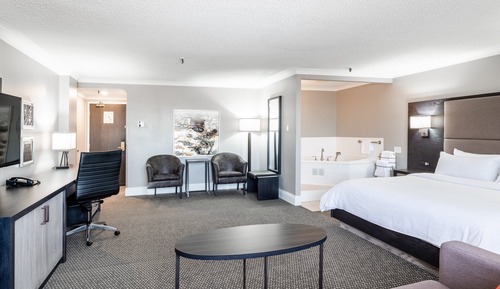 Junior Suite, 1 King Bed, Jetted Tub