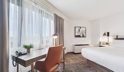 Room, 1 King Bed, Corner