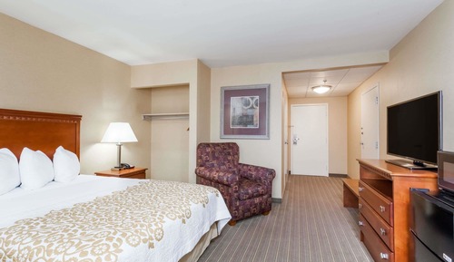 Standard Room, 1 Queen Bed, Accessible