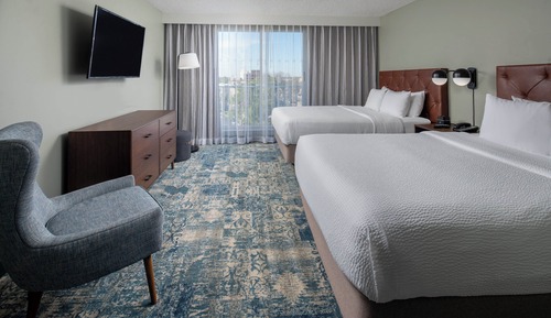 Suite, 1 Bedroom (Mobility/Hearing Access, Roll-In Shwr)