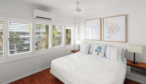 4 Bedroom Beach Front Apartment - Complimentary Parking, WiFi and Daily Beach Yoga