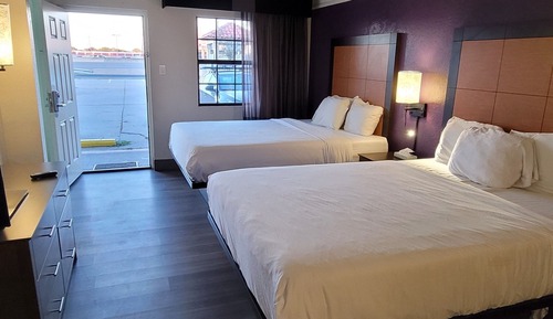 Deluxe 2 Queen Beds