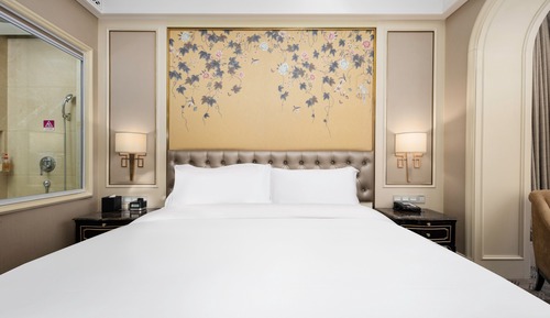 Premium Room, 1 King Bed