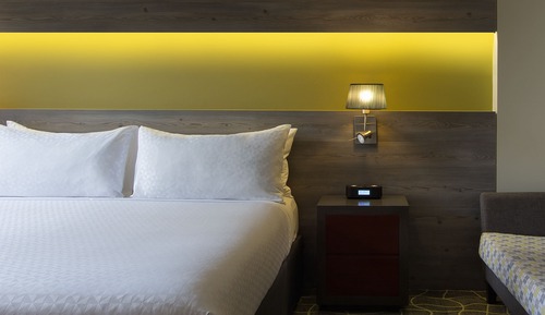 Studio, 1 King Bed, Corner