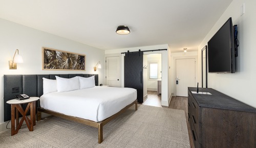 Room, 1 King Bed, Accessible, Balcony (Mobility & Hearing, Roll-in Shower)