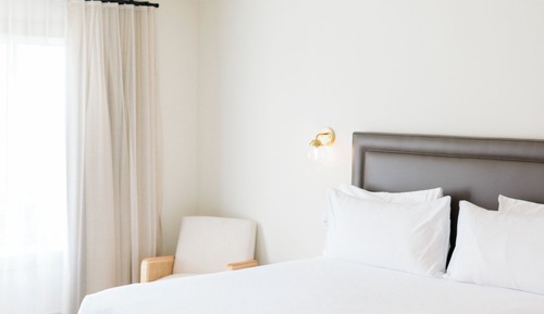 Suite, 1 King Bed (Magnolia)
