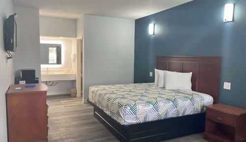 Deluxe Room, 1 King Bed, Non Smoking