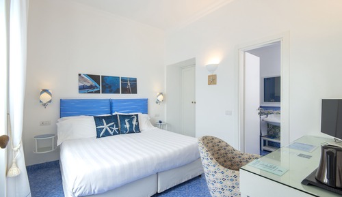 Classic Double room with queen bed or 2 separated beds