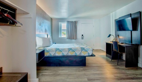 Standard Room, 1 Double Bed, Non Smoking, Refrigerator & Microwave