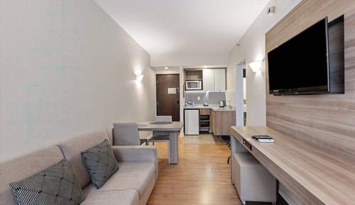 Suite, 1 Bedroom, Kitchen (Mid Floor)