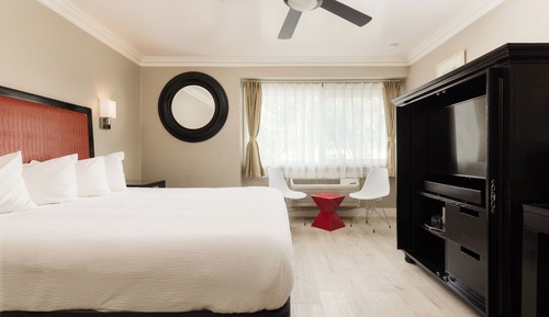 Deluxe Room, 1 King Bed, Non Smoking