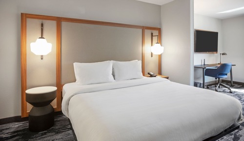 Suite, 1 King Bed with Sofa bed (Mobility/Hearing Accessible, Tub)