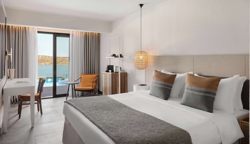 Room, 1 Queen Bed (Sapphire Nest with Sharing Pool)