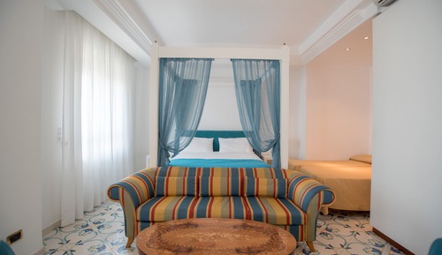 Junior Suite, Partial Sea View
