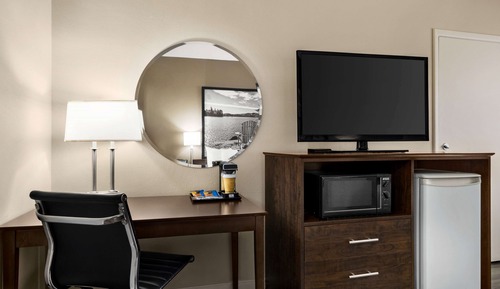 Suite, 1 King Bed, Accessible, Non Smoking