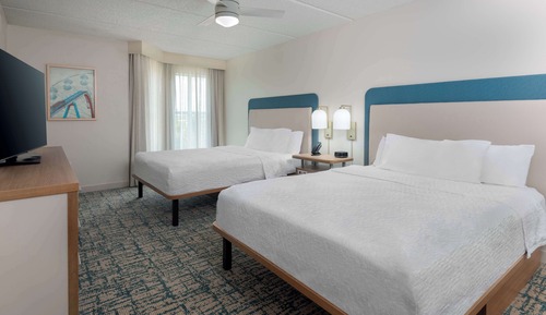 Suite, Accessible (3x3 Shower, Hearing)