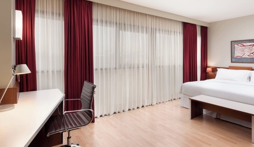 Room, 1 King Bed, Corner