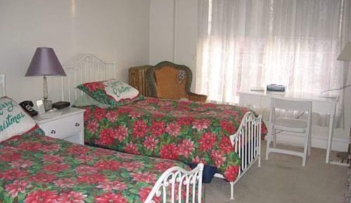 Room (Oatman room - shared bathroom)
