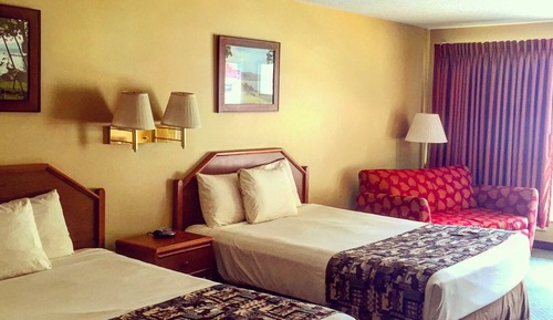 Standard Room, 2 Queen Beds, Non Smoking, Poolside
