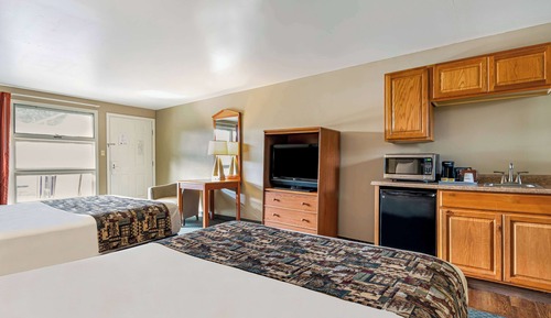 Efficiency, Room, 2 Queen Beds, Non Smoking